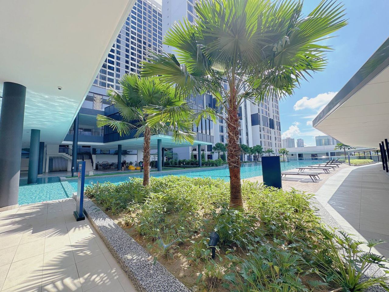 Veranda Residences completed pool deck